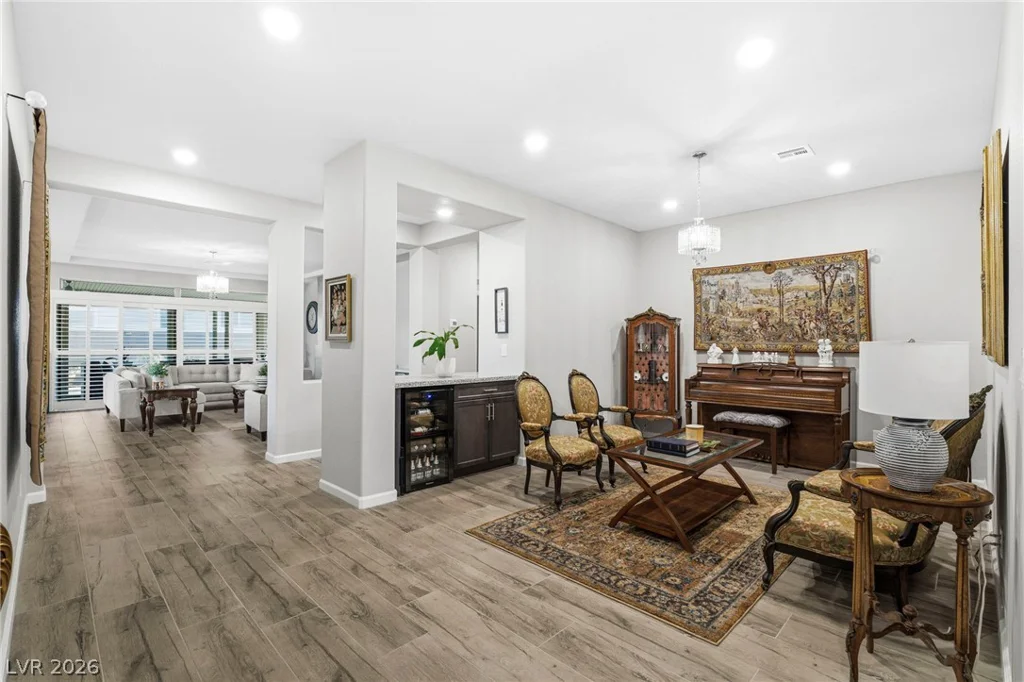 8610 Hallcrest, Las Vegas, NV 89139