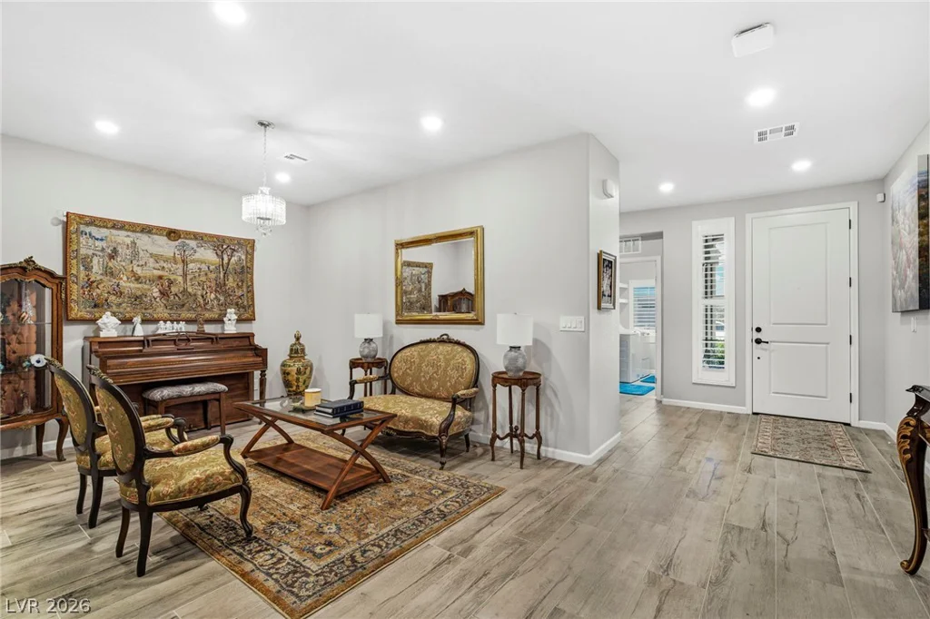 8610 Hallcrest, Las Vegas, NV 89139