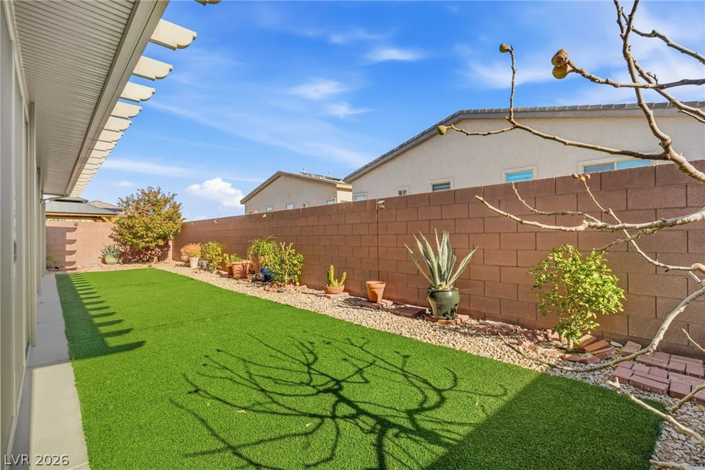 8610 Hallcrest, Las Vegas, NV 89139