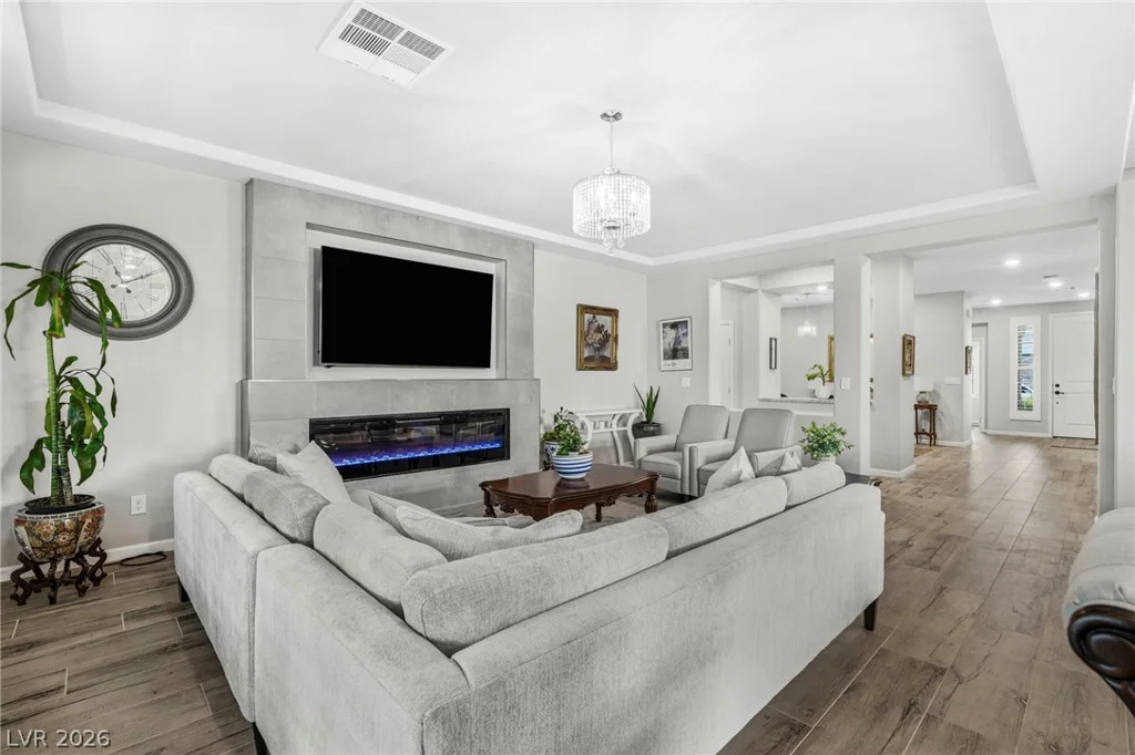 8610 Hallcrest, Las Vegas, NV 89139