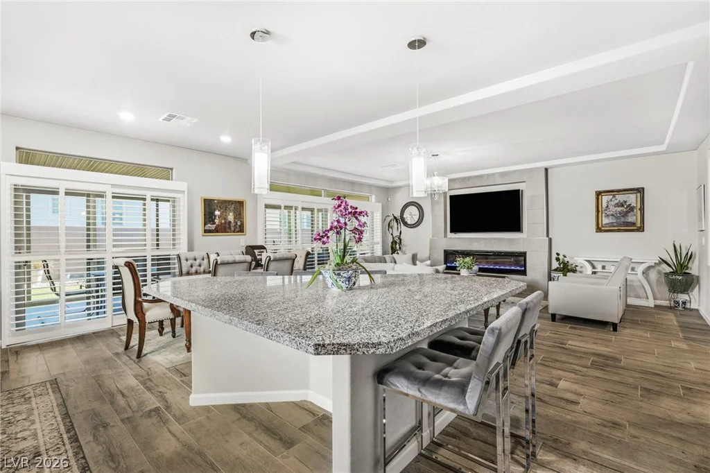 8610 Hallcrest, Las Vegas, NV 89139