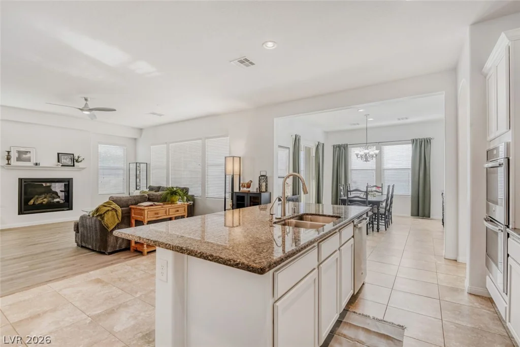 5729 Douglas Everett, Las Vegas, NV 89120