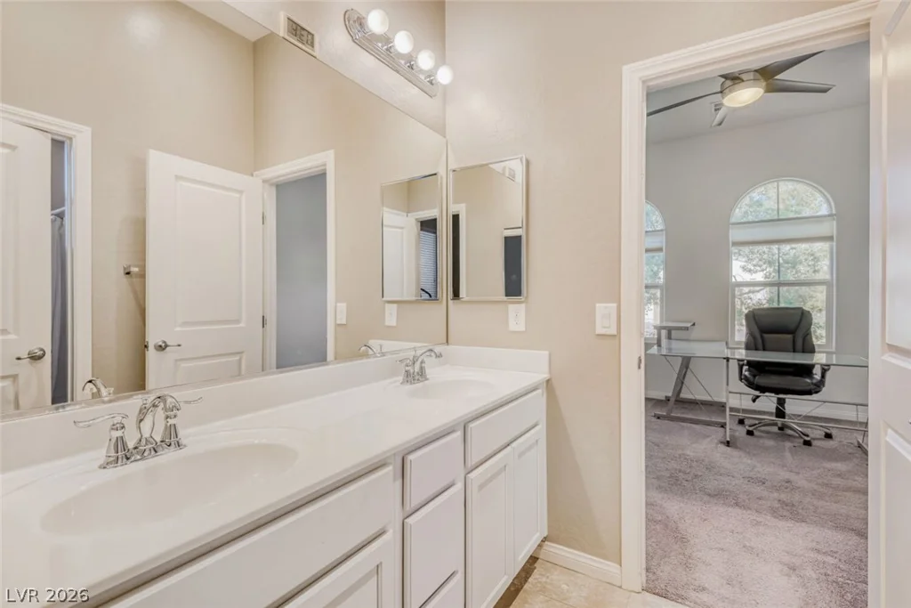5729 Douglas Everett, Las Vegas, NV 89120