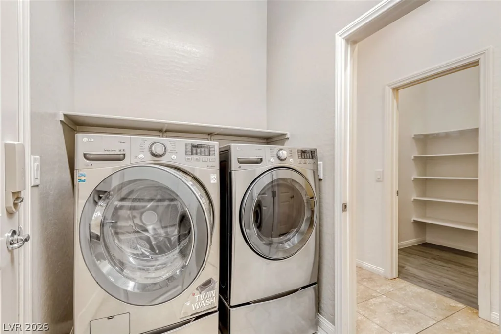 5729 Douglas Everett, Las Vegas, NV 89120