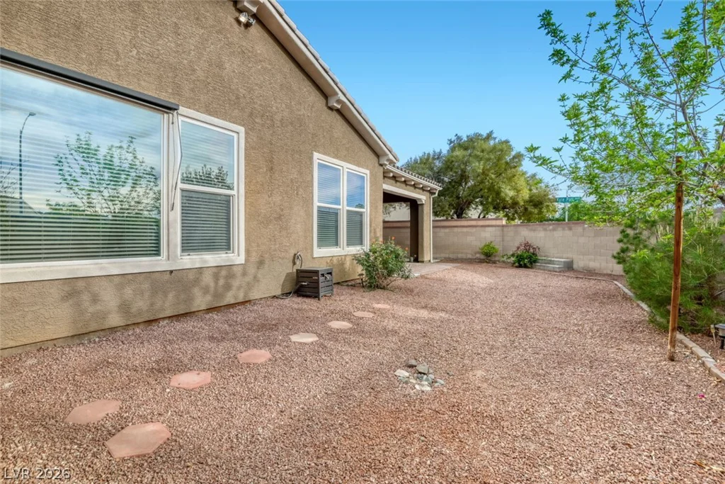 5729 Douglas Everett, Las Vegas, NV 89120