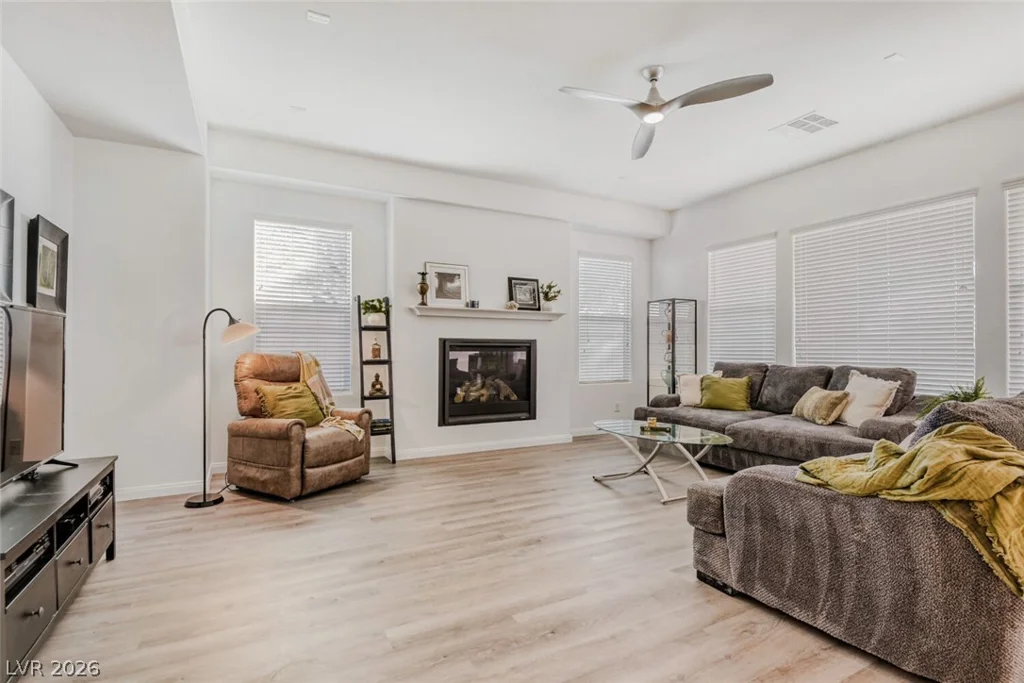 5729 Douglas Everett, Las Vegas, NV 89120