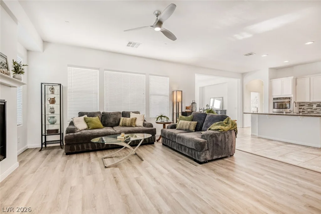 5729 Douglas Everett, Las Vegas, NV 89120