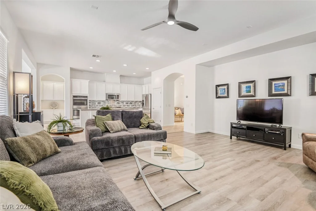 5729 Douglas Everett, Las Vegas, NV 89120