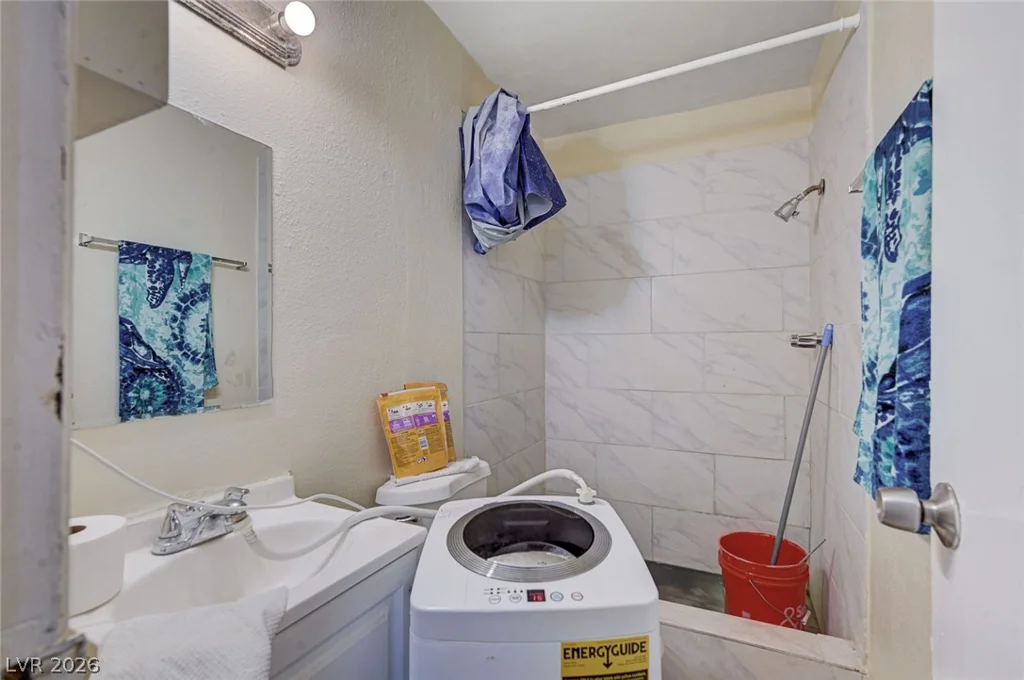 3370 Athens, Las Vegas, NV 89169
