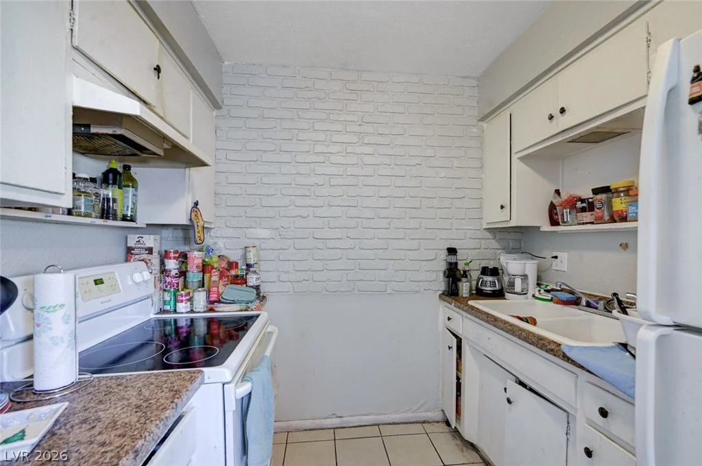3370 Athens, Las Vegas, NV 89169
