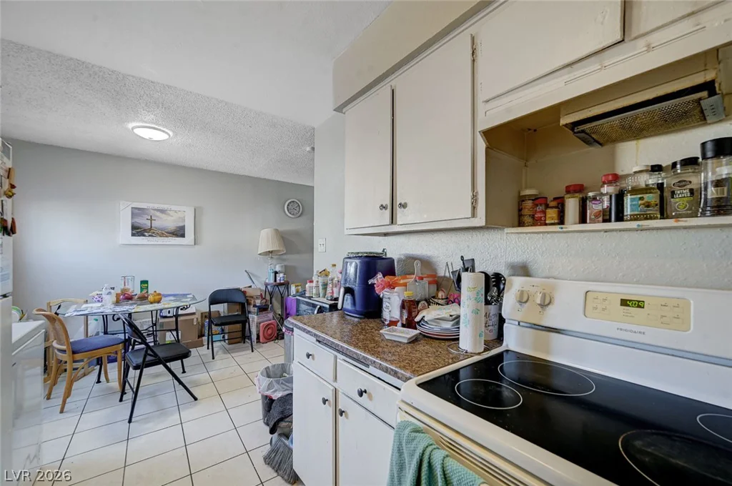 3370 Athens, Las Vegas, NV 89169