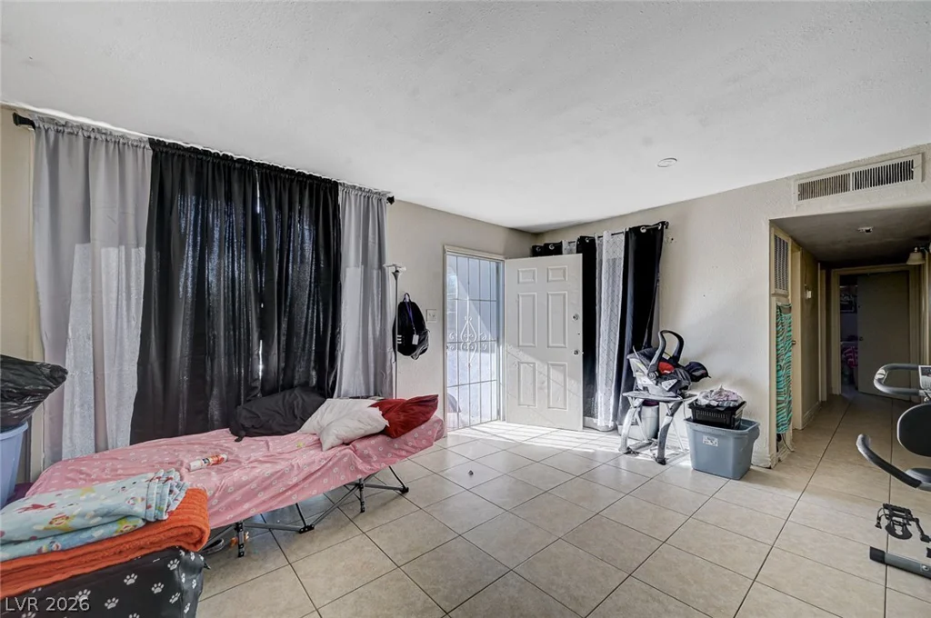 3370 Athens, Las Vegas, NV 89169