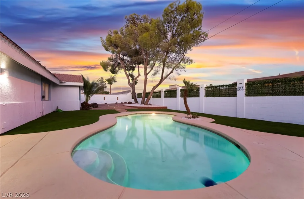 611 Fairway, Henderson, NV 89015
