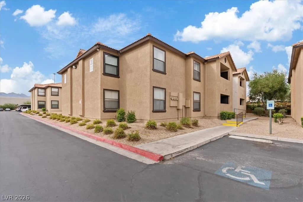 2451 Rainbow, Las Vegas, NV 89108