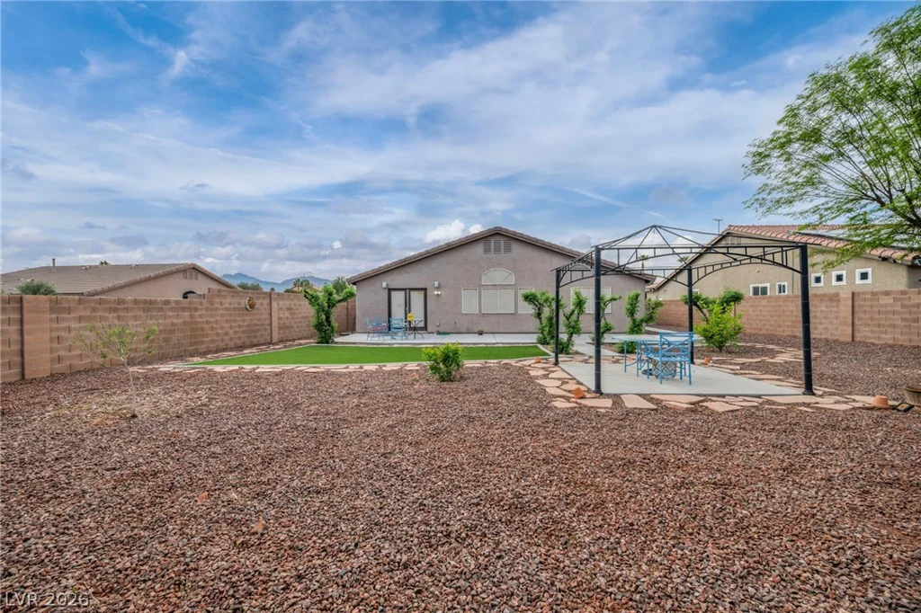 8212 Dusty Valley, Las Vegas, NV 89131