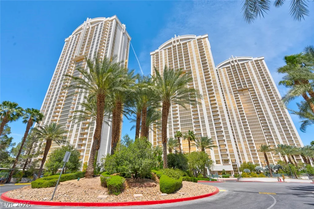 135 Harmon, Las Vegas, NV 89109