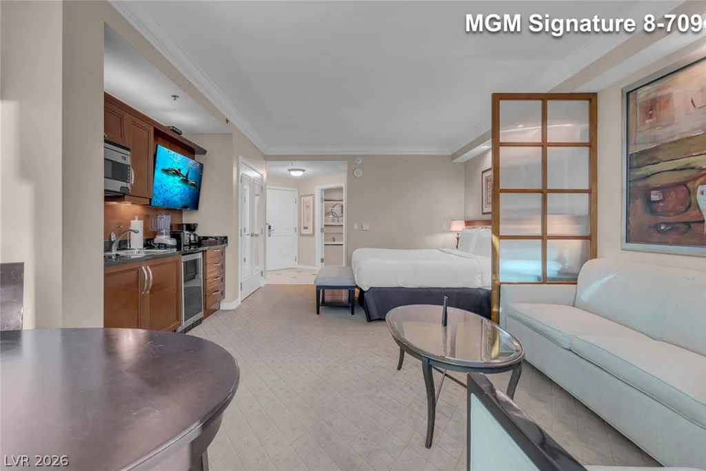 135 Harmon, Las Vegas, NV 89109