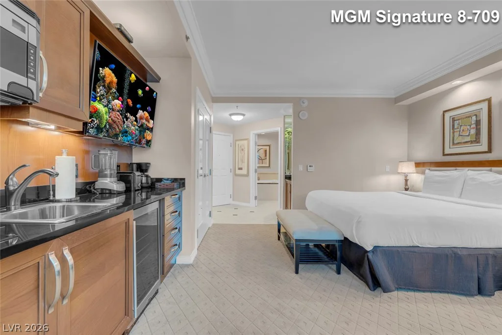 135 Harmon, Las Vegas, NV 89109