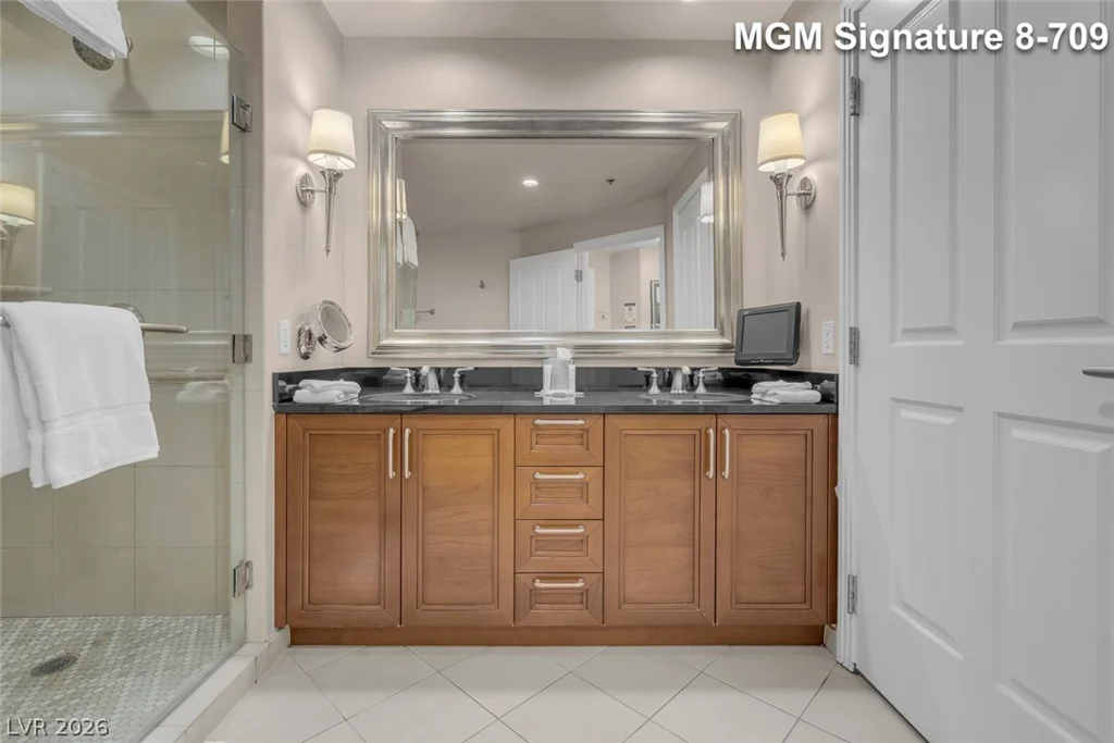 135 Harmon, Las Vegas, NV 89109