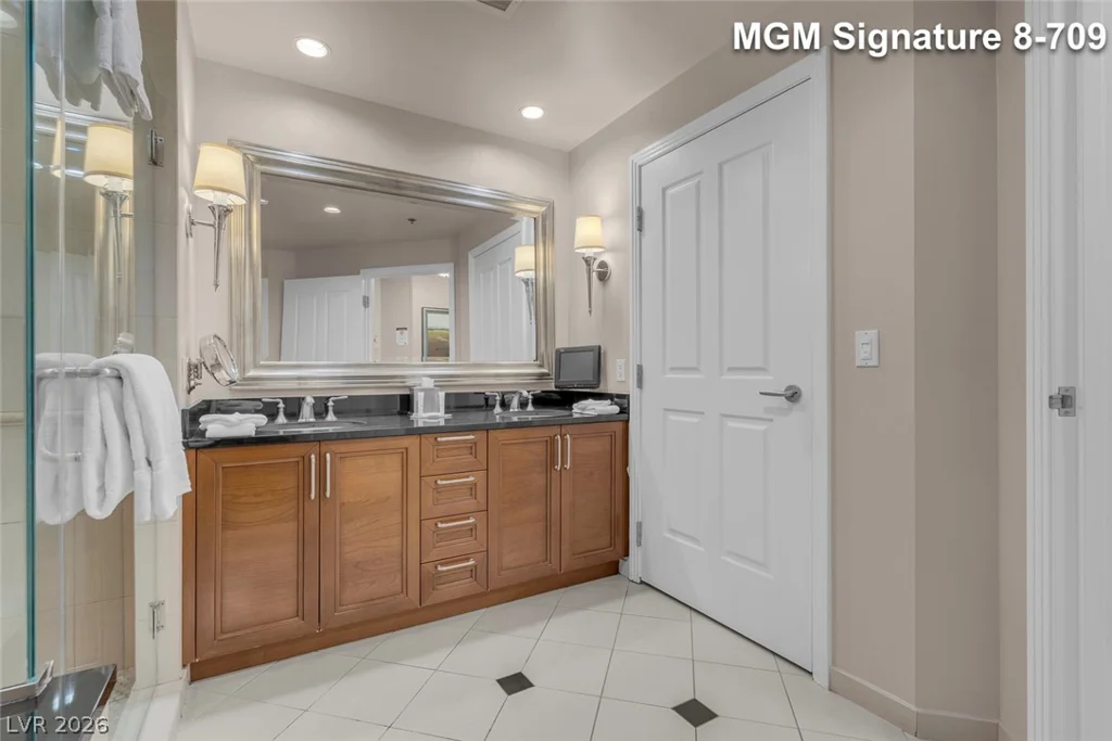 135 Harmon, Las Vegas, NV 89109