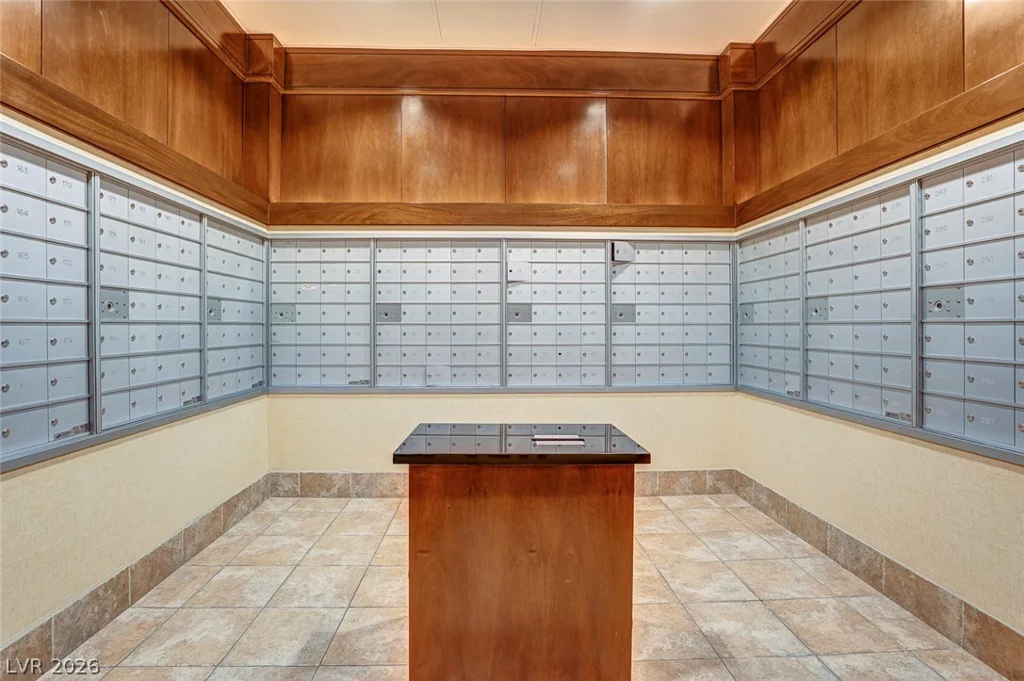 135 Harmon, Las Vegas, NV 89109