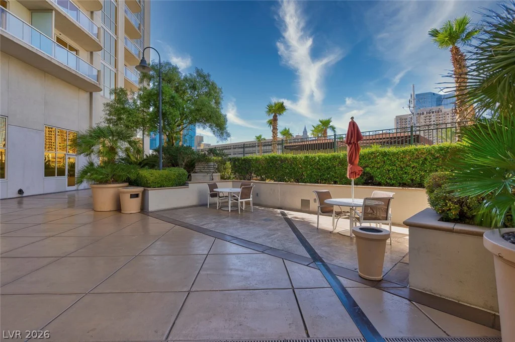 135 Harmon, Las Vegas, NV 89109