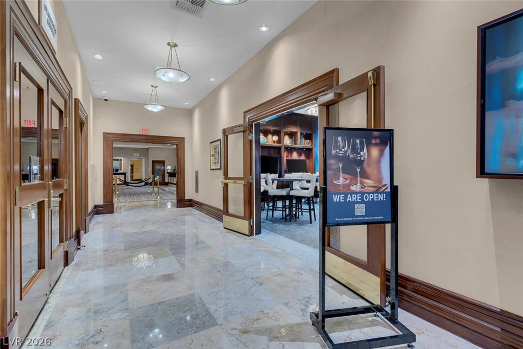 135 Harmon, Las Vegas, NV 89109
