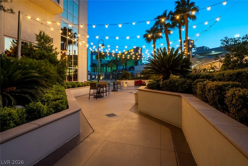 135 Harmon, Las Vegas, NV 89109