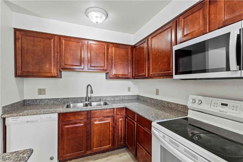 5383 Indian River, Las Vegas, NV 89103