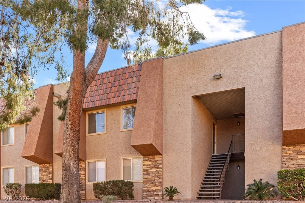 5383 Indian River, Las Vegas, NV 89103