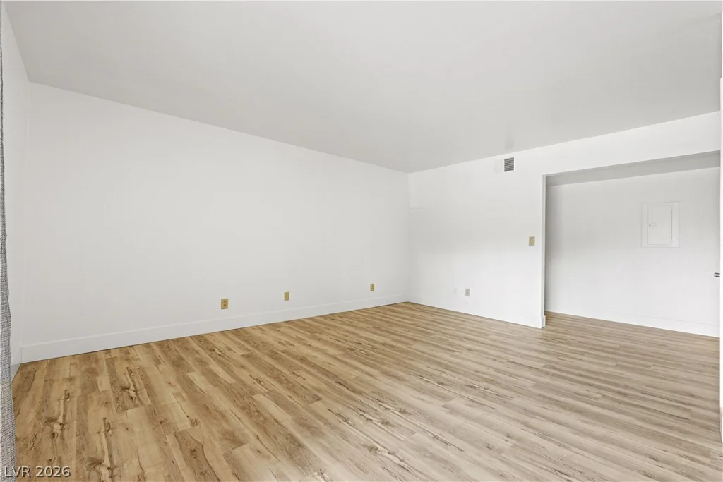 5383 Indian River, Las Vegas, NV 89103