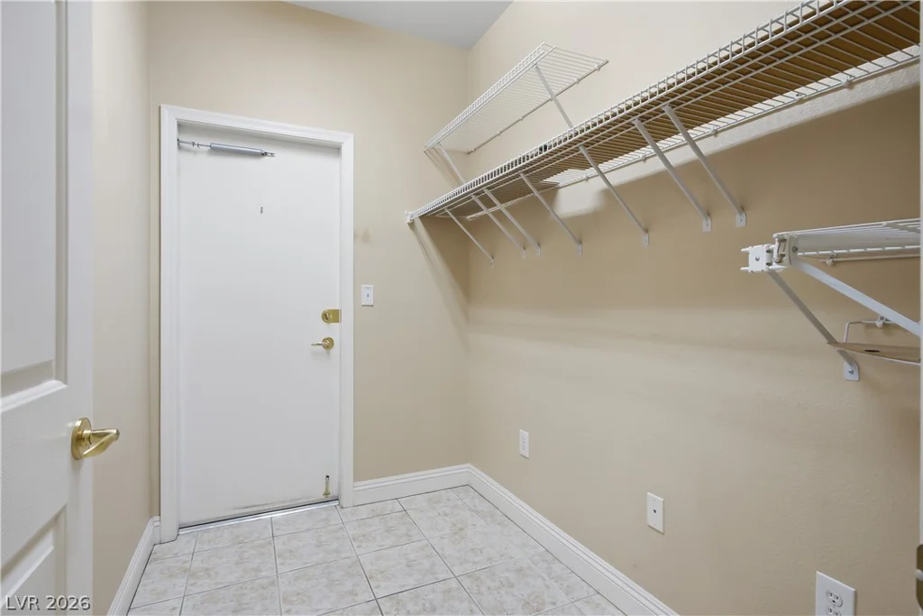 2261 Hot Oak Ridge, Las Vegas, NV 89134