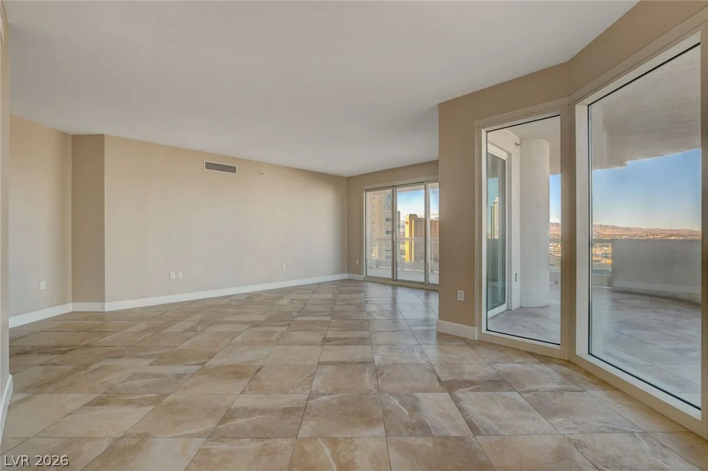 2777 Paradise, Las Vegas, NV 89109