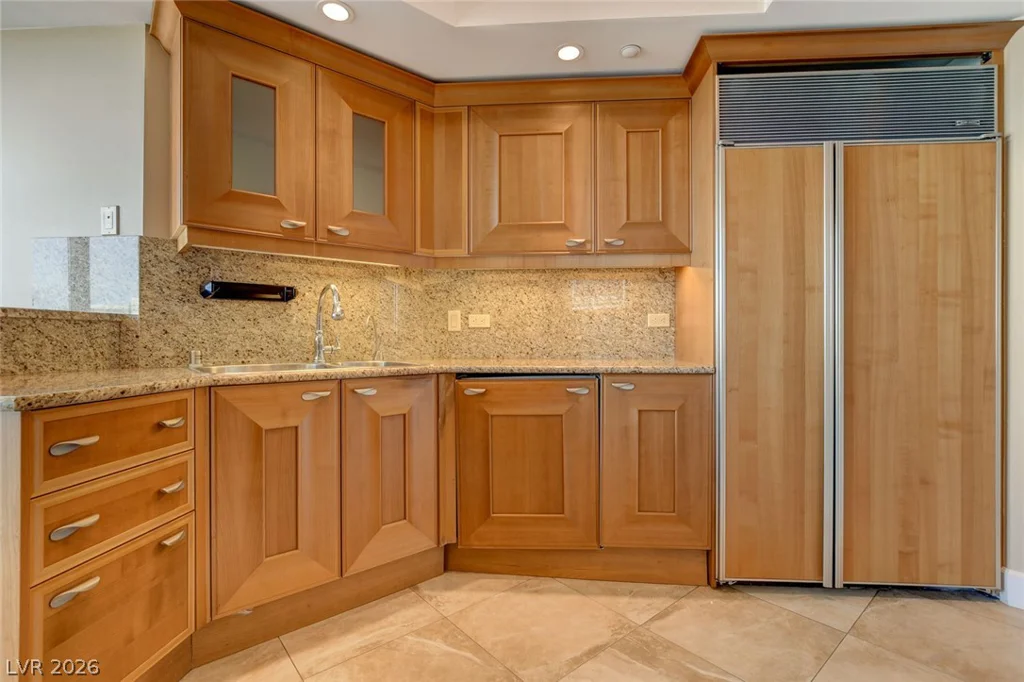 2777 Paradise, Las Vegas, NV 89109