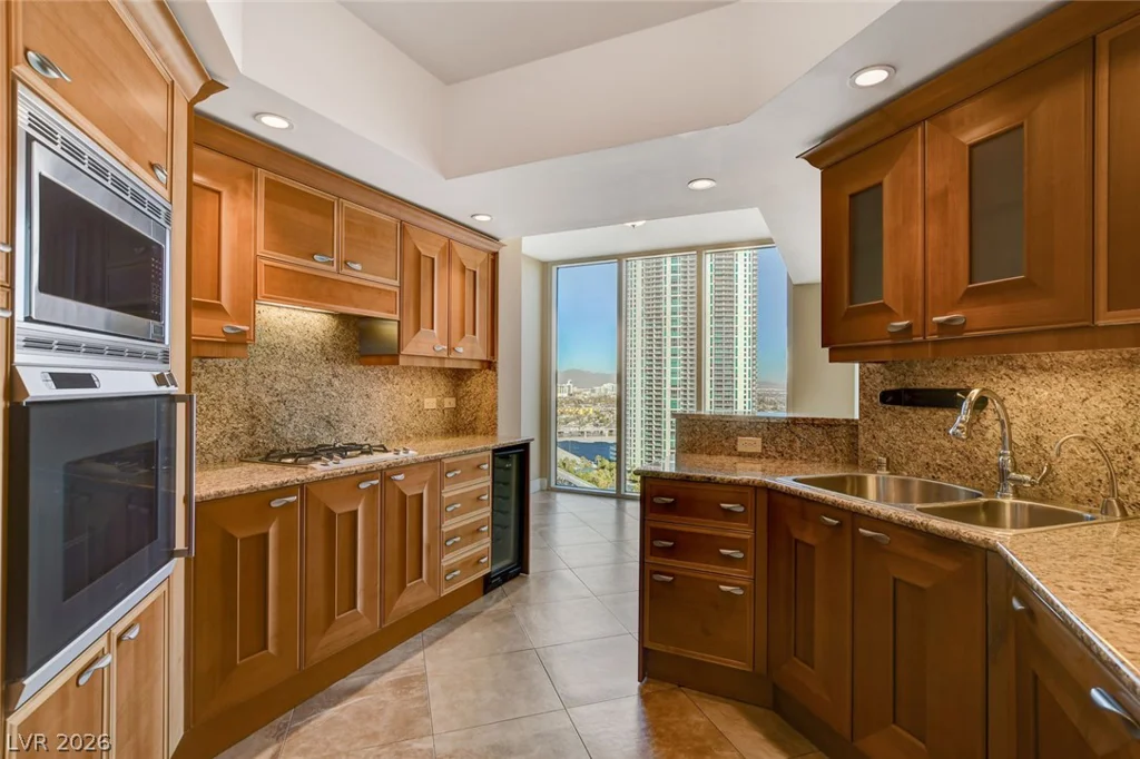 2777 Paradise, Las Vegas, NV 89109