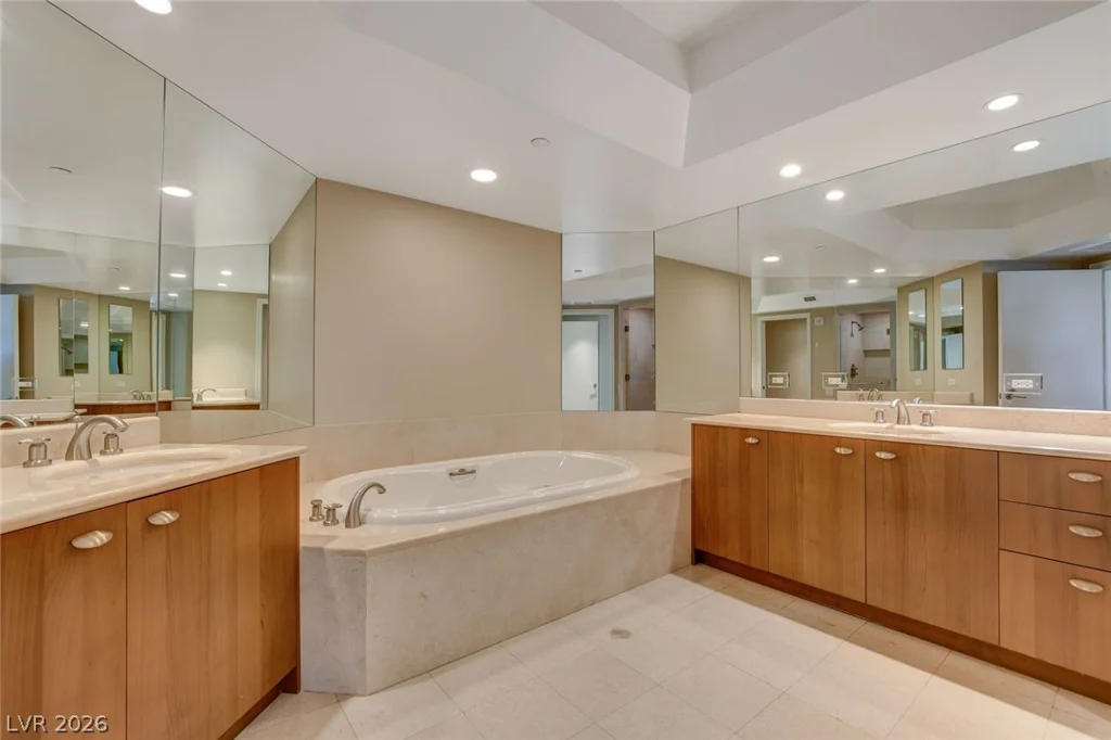 2777 Paradise, Las Vegas, NV 89109