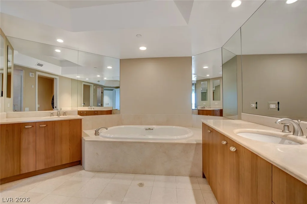 2777 Paradise, Las Vegas, NV 89109