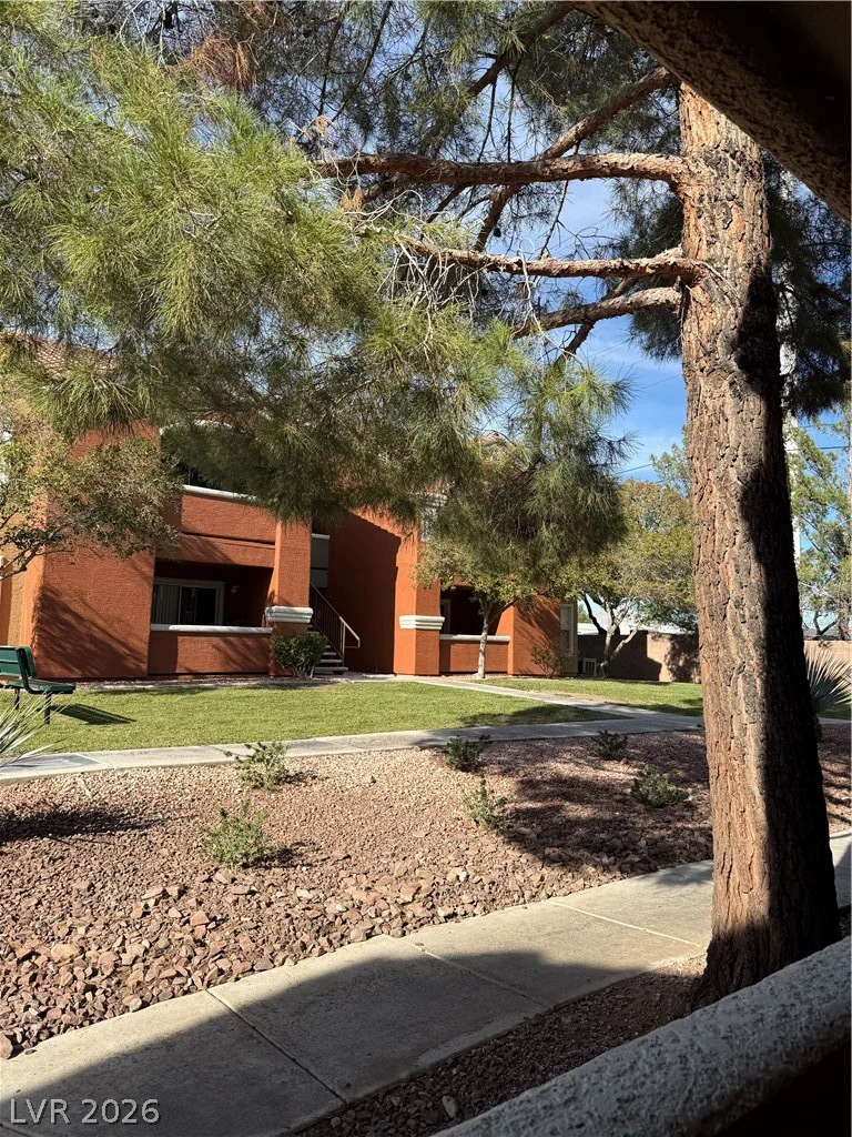 8101 Flamingo, Las Vegas, NV 89147