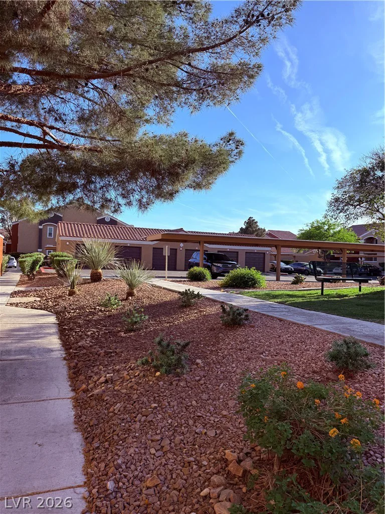 8101 Flamingo, Las Vegas, NV 89147