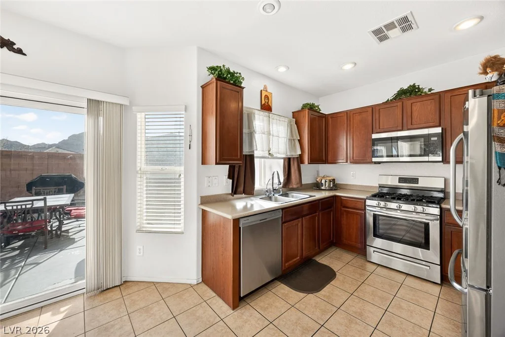 8809 Cavern Peak, Las Vegas, NV 89178