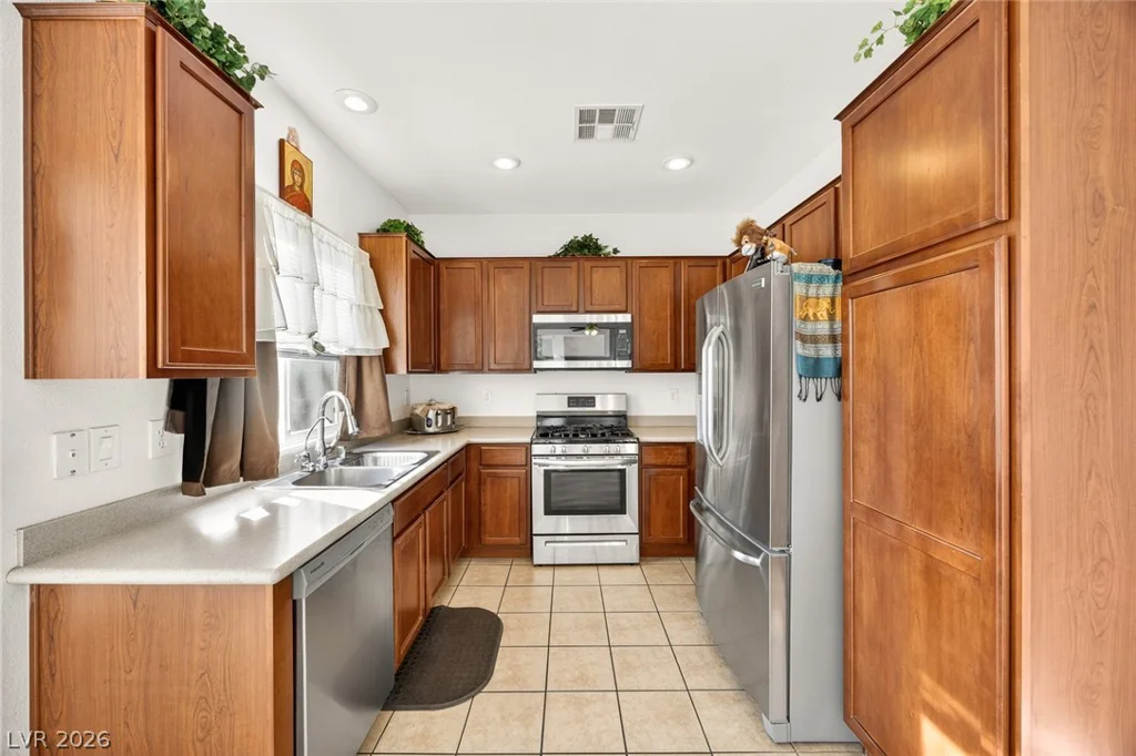 8809 Cavern Peak, Las Vegas, NV 89178