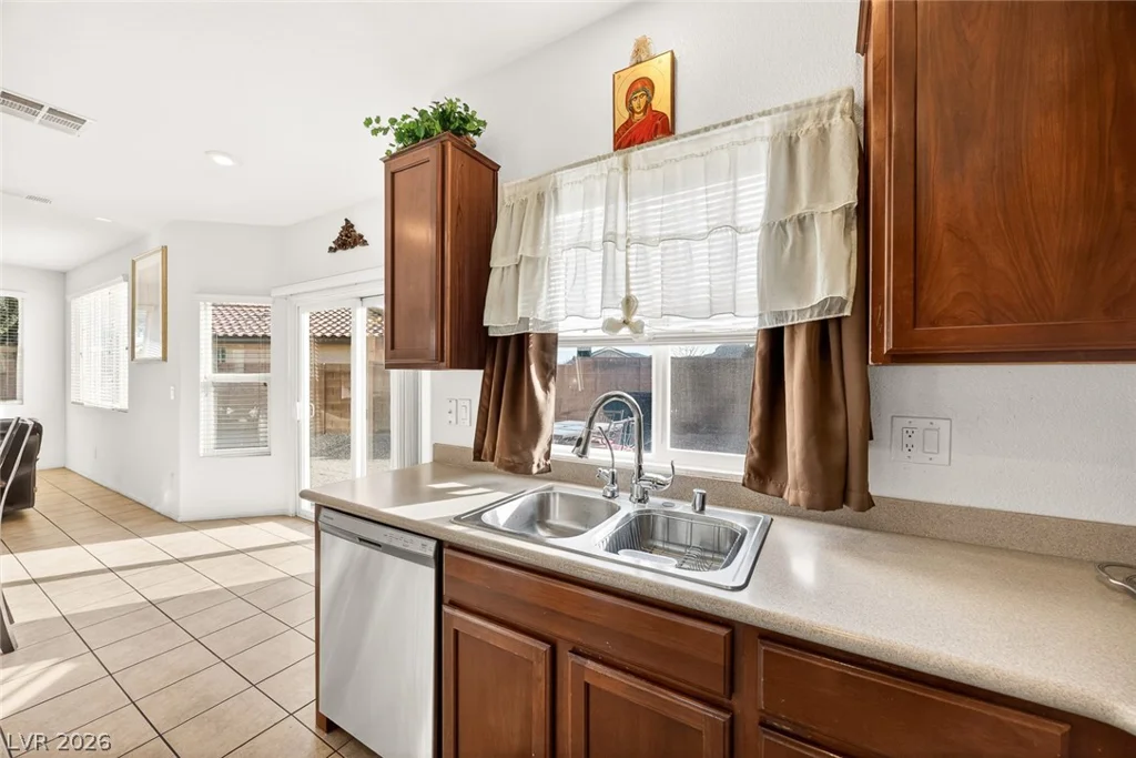 8809 Cavern Peak, Las Vegas, NV 89178