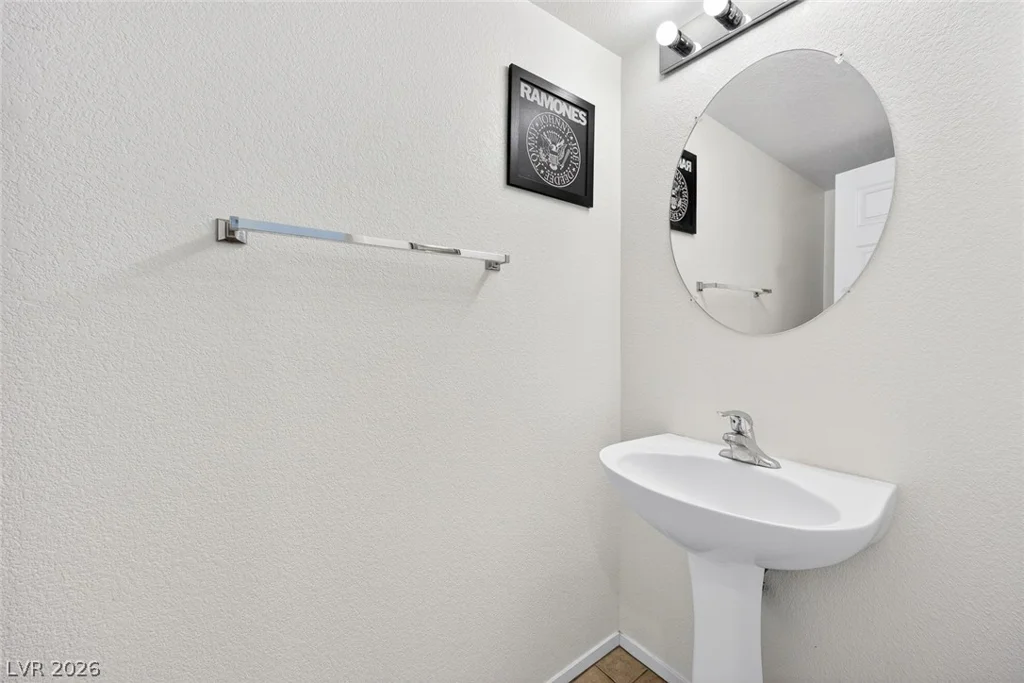 8809 Cavern Peak, Las Vegas, NV 89178