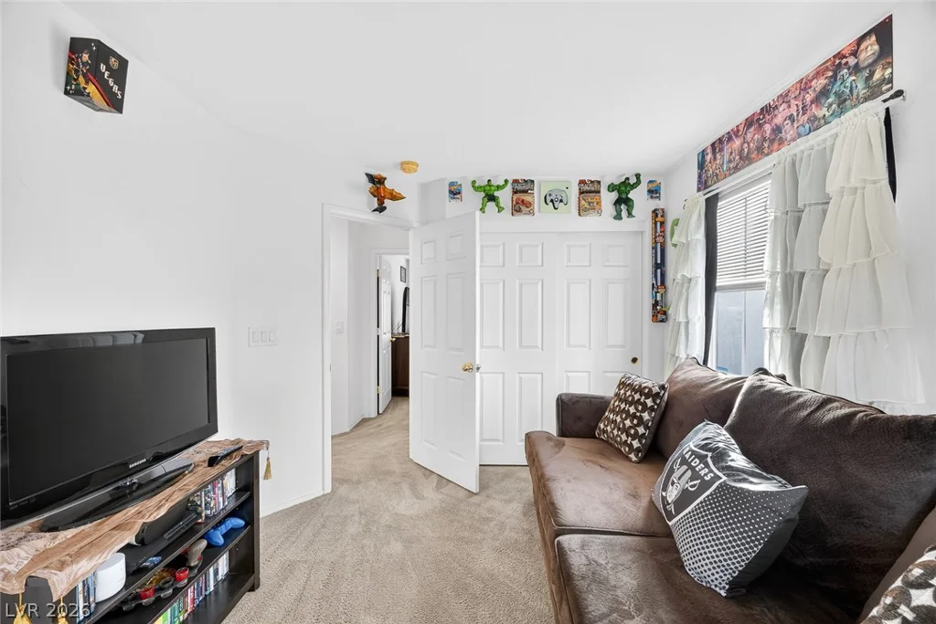 8809 Cavern Peak, Las Vegas, NV 89178