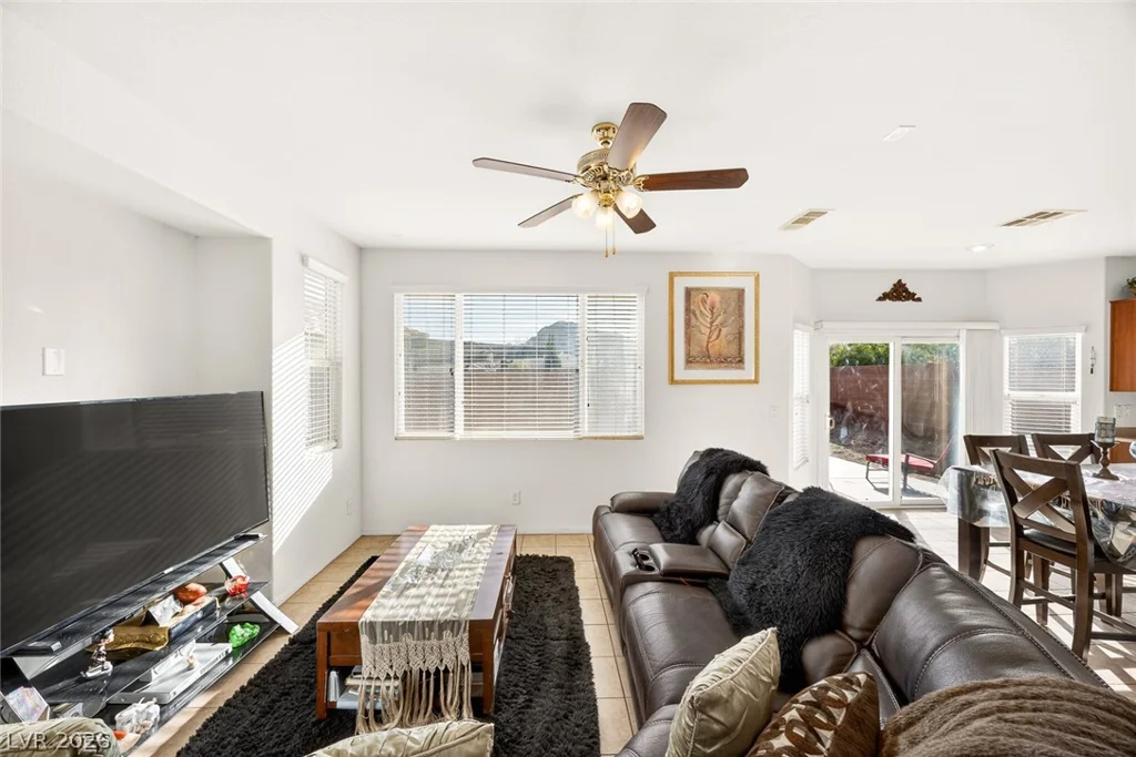 8809 Cavern Peak, Las Vegas, NV 89178
