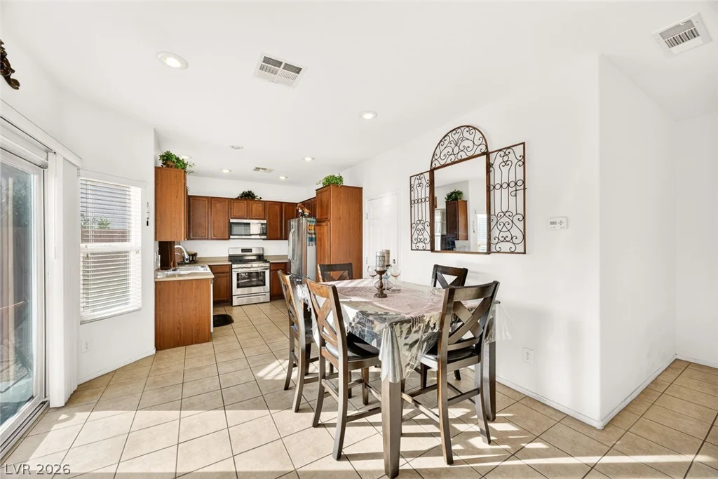 8809 Cavern Peak, Las Vegas, NV 89178