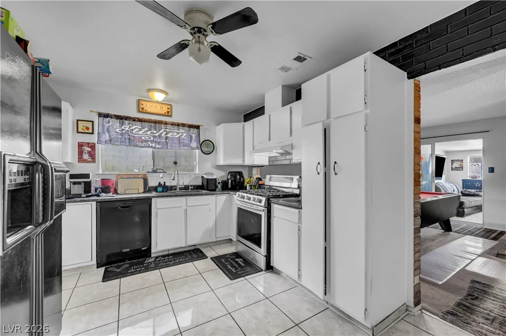 4242 Vader, Las Vegas, NV 89120