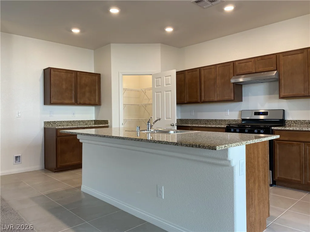 6982 Solano Canyon, Las Vegas, NV 89113