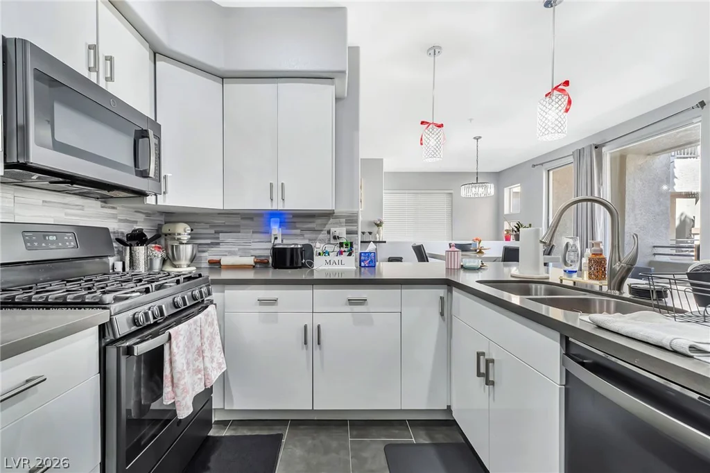 7155 Durango, Las Vegas, NV 89113