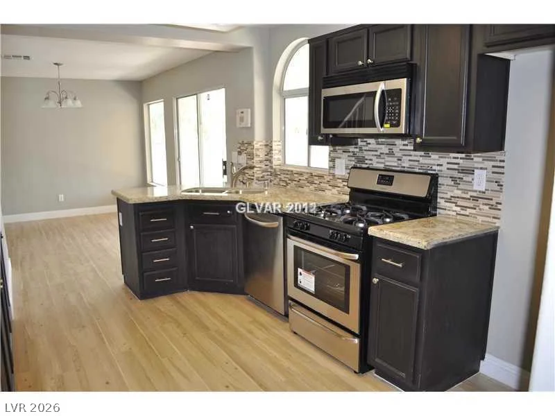 9083 Hollow Green, Las Vegas, NV 89129
